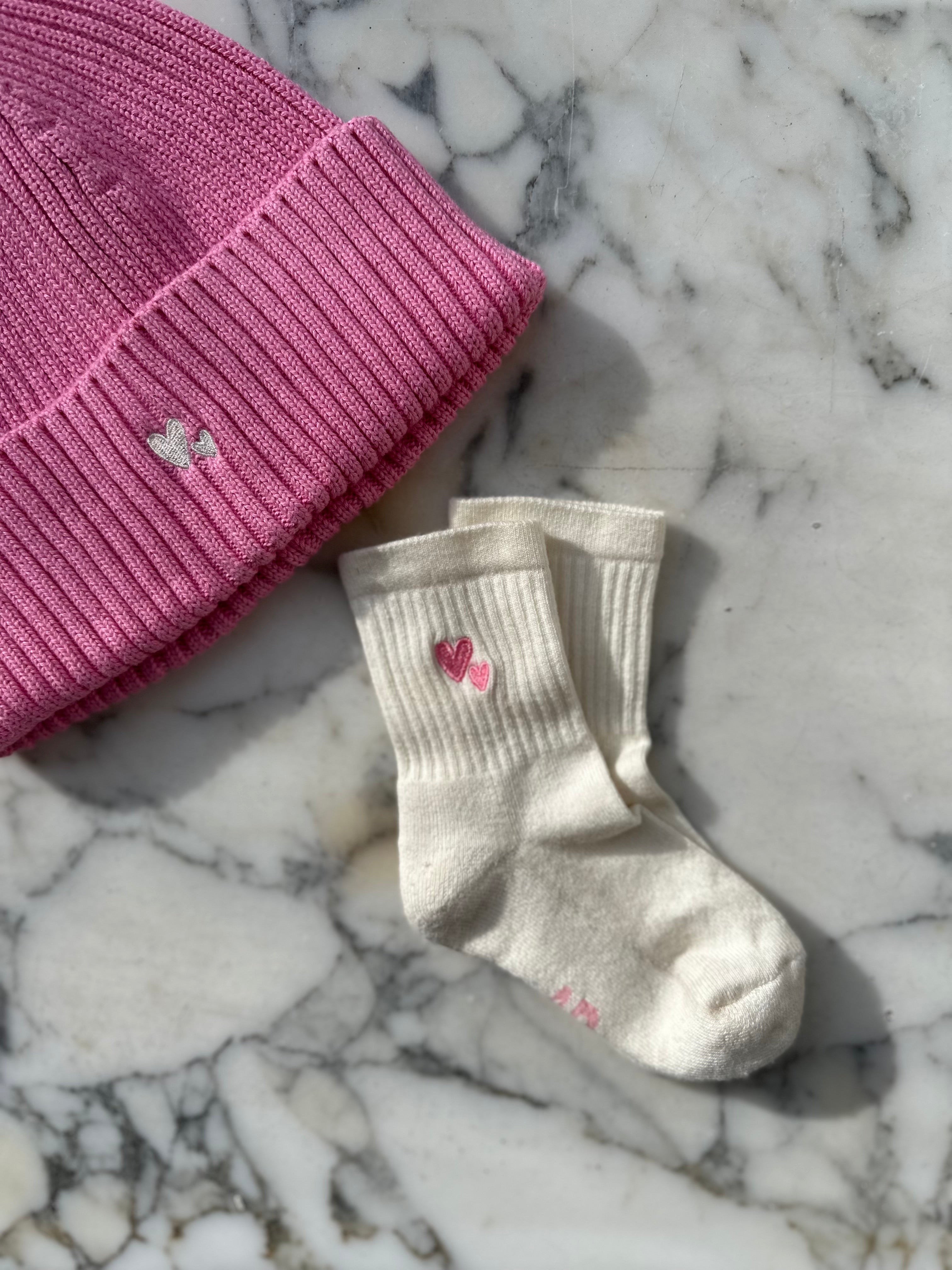 Kindersocken mit rosa Herzen