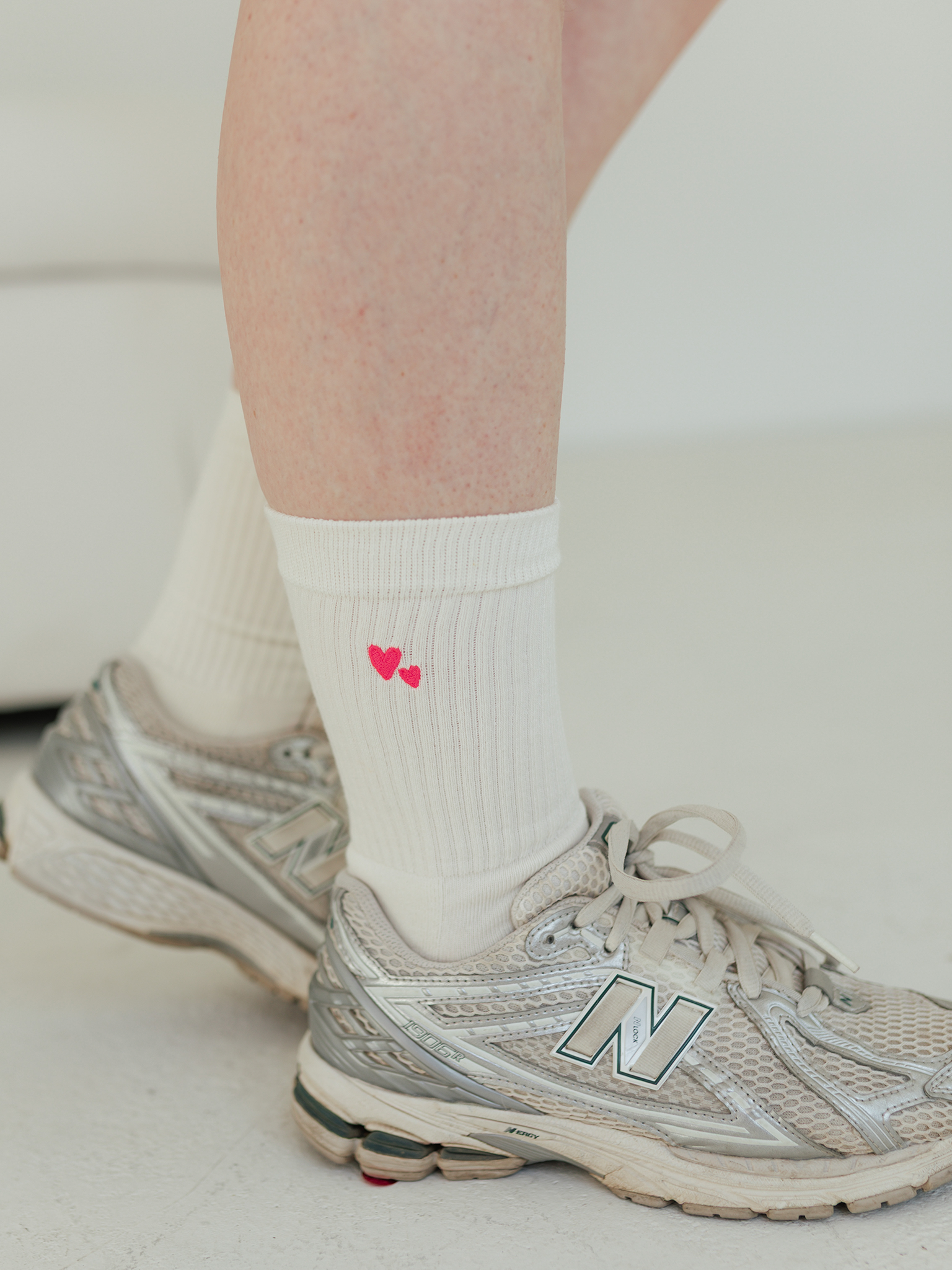 Sneaker und Neon Socks