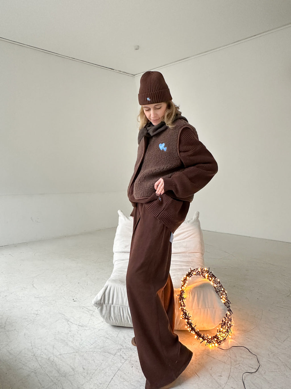 braune Mütze mit Details