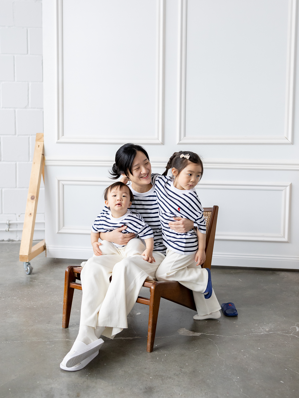 Partnerlook mit Mama im Gestreiften T-shirt