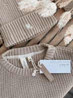 Strickpullover und Mini Beanie Partnerlook
