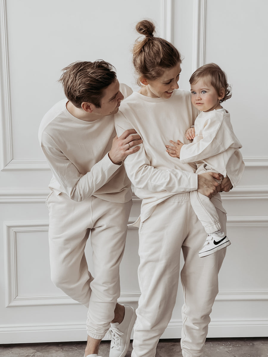 Family of three, Family in Atelier Rive, Tofu, undyed color, Familie in Naturweiß