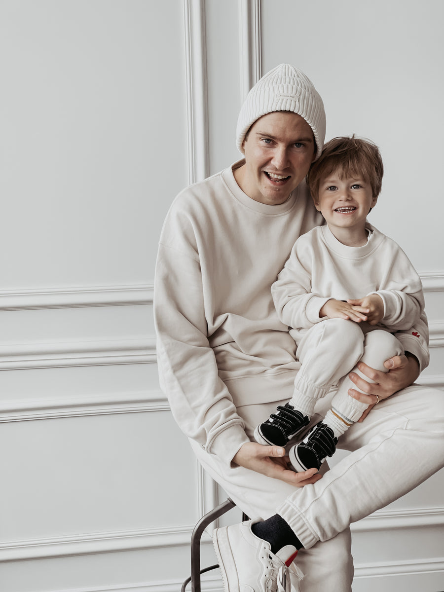 Father and son in Atelier Rive Oat, Tracksuit Minime Outfit, Partnerlook