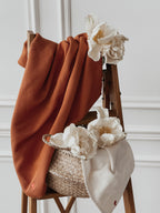 Baby Decke Krabbeldecke in Cinnamon mit Blumen auf einer Leiter