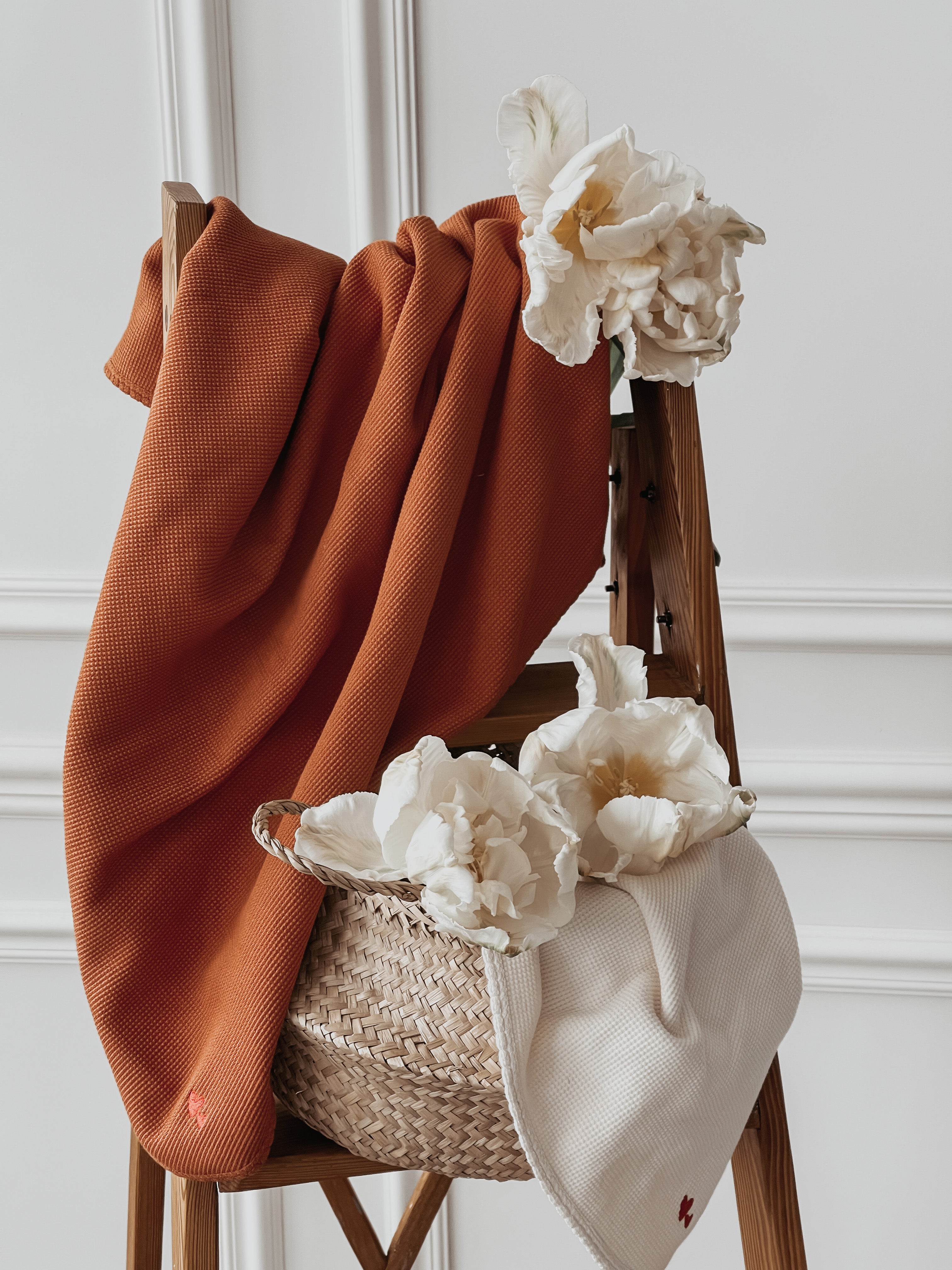 Baby Decke Krabbeldecke in Cinnamon mit Blumen auf einer Leiter