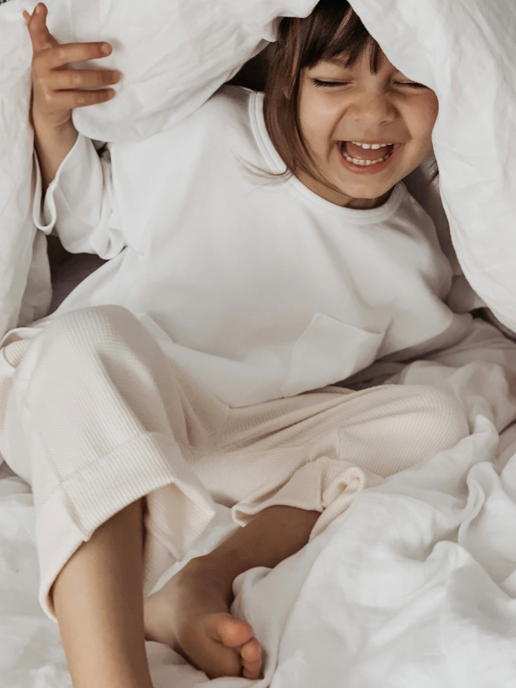 Little girl in Atelier Rive Longsleeve Milk White with Chest Pocket