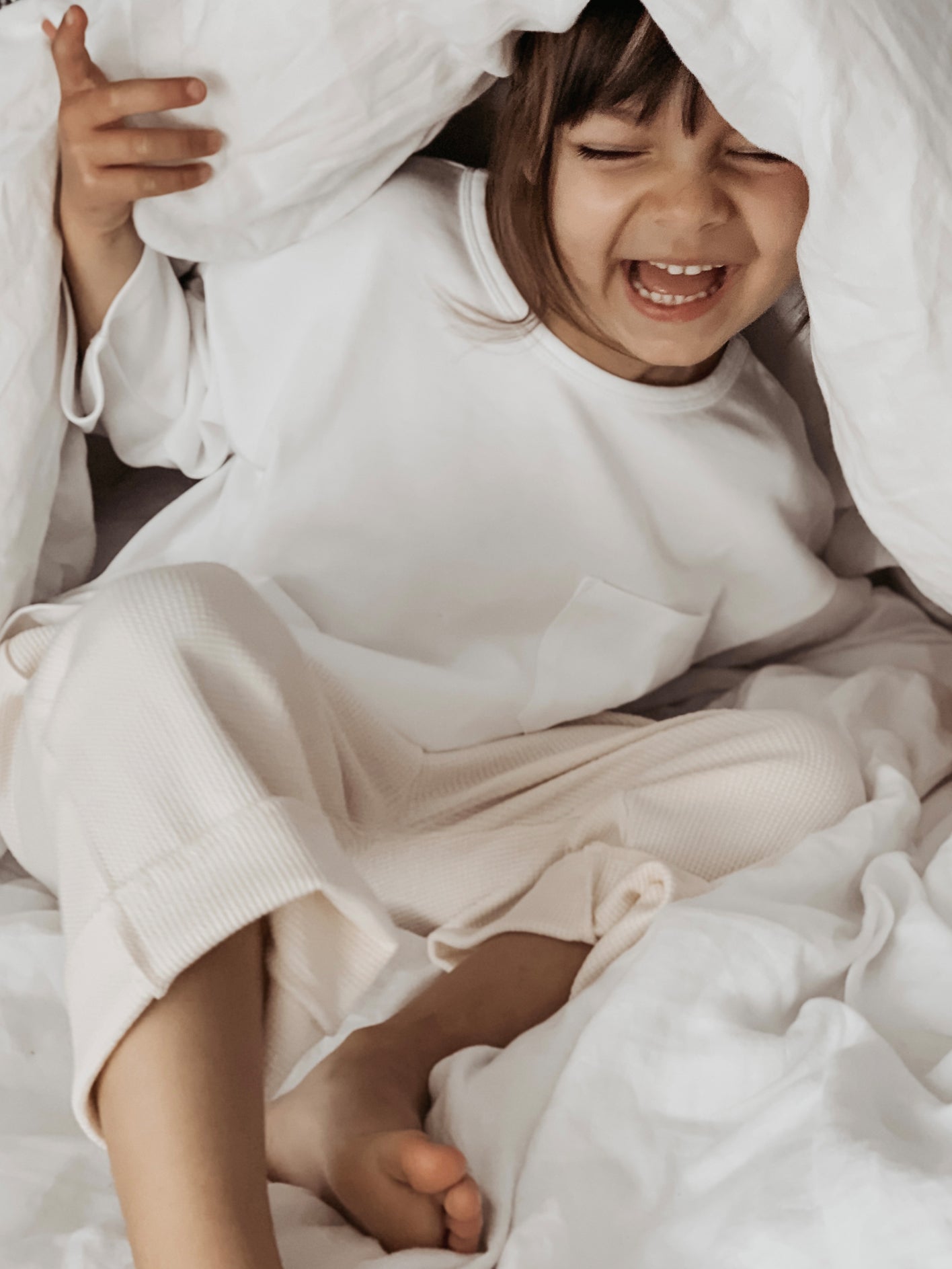 Little girl in Atelier Rive Longsleeve Milk White with Chest Pocket